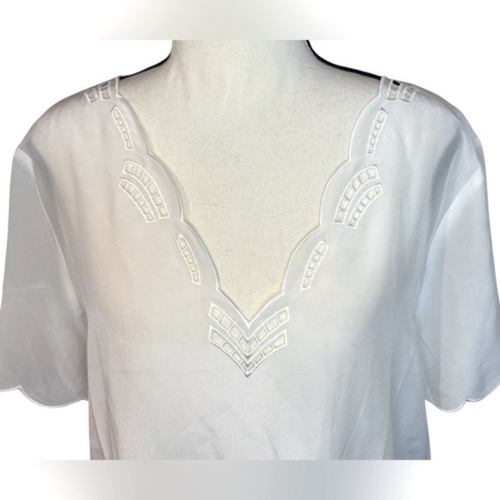 Sundance Celia White Scalloped edge Blouse 100% Silk White Semi Sheer Top
